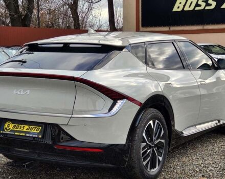 Серый Киа EV6, объемом двигателя 77 л и пробегом 64 тыс. км за 32999 $, фото 5 на Automoto.ua