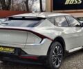 Серый Киа EV6, объемом двигателя 77 л и пробегом 64 тыс. км за 32999 $, фото 5 на Automoto.ua