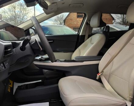 Серый Киа EV6, объемом двигателя 77 л и пробегом 64 тыс. км за 32999 $, фото 7 на Automoto.ua