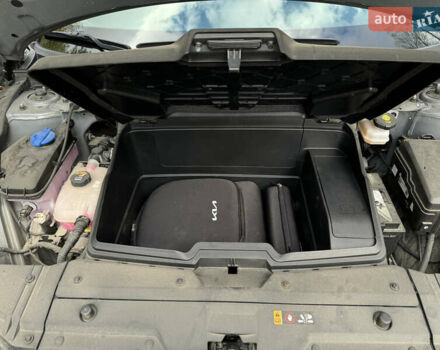 Серый Киа EV6, объемом двигателя 0 л и пробегом 65 тыс. км за 29000 $, фото 25 на Automoto.ua