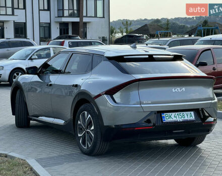Серый Киа EV6, объемом двигателя 0 л и пробегом 59 тыс. км за 29500 $, фото 4 на Automoto.ua