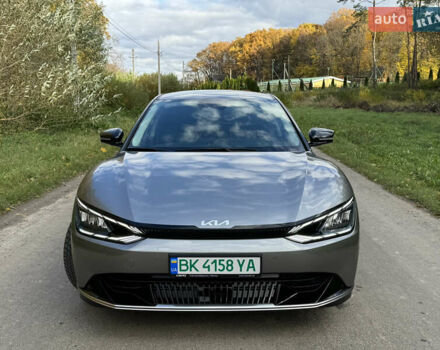 Серый Киа EV6, объемом двигателя 0 л и пробегом 65 тыс. км за 29000 $, фото 4 на Automoto.ua