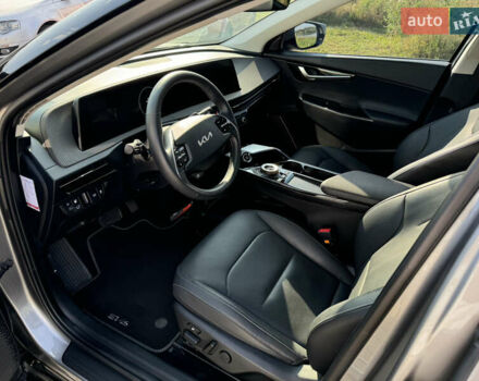 Серый Киа EV6, объемом двигателя 0 л и пробегом 59 тыс. км за 29500 $, фото 8 на Automoto.ua