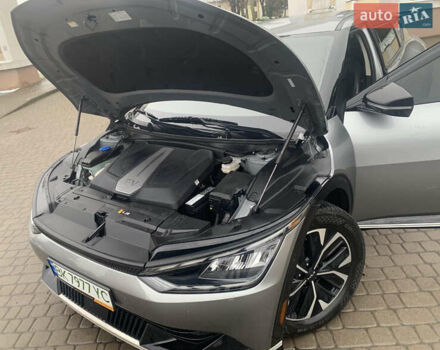 Серый Киа EV6, объемом двигателя 0 л и пробегом 171 тыс. км за 20950 $, фото 7 на Automoto.ua