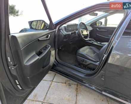Сірий Кіа EV6, об'ємом двигуна 0 л та пробігом 140 тис. км за 23800 $, фото 7 на Automoto.ua