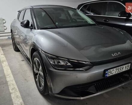 Серый Киа EV6, объемом двигателя 0 л и пробегом 53 тыс. км за 25500 $, фото 4 на Automoto.ua
