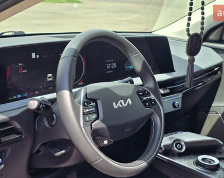 Серый Киа EV6, объемом двигателя 0 л и пробегом 28 тыс. км за 26000 $, фото 5 на Automoto.ua