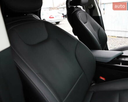 Сірий Кіа EV6, об'ємом двигуна 0 л та пробігом 67 тис. км за 15899 $, фото 27 на Automoto.ua