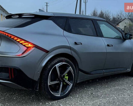 Серый Киа EV6, объемом двигателя 0 л и пробегом 18 тыс. км за 26500 $, фото 3 на Automoto.ua