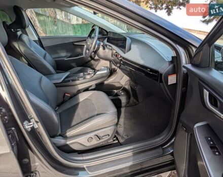 Сірий Кіа EV6, об'ємом двигуна 0 л та пробігом 140 тис. км за 23800 $, фото 44 на Automoto.ua