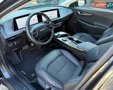 Серый Киа EV6, объемом двигателя 0 л и пробегом 34 тыс. км за 24000 $, фото 25 на Automoto.ua
