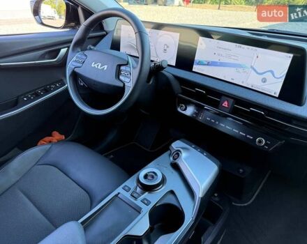 Серый Киа EV6, объемом двигателя 0 л и пробегом 34 тыс. км за 24000 $, фото 31 на Automoto.ua