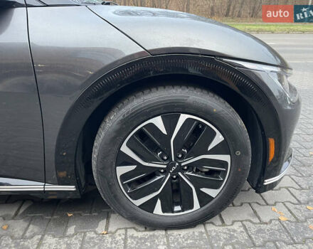 Серый Киа EV6, объемом двигателя 0 л и пробегом 68 тыс. км за 26500 $, фото 28 на Automoto.ua