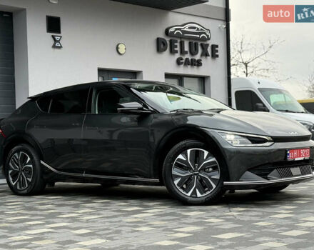 Серый Киа EV6, объемом двигателя 0 л и пробегом 47 тыс. км за 26900 $, фото 7 на Automoto.ua