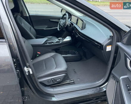 Серый Киа EV6, объемом двигателя 0 л и пробегом 68 тыс. км за 26500 $, фото 15 на Automoto.ua