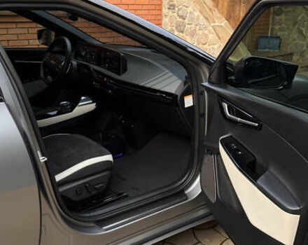 Серый Киа EV6, объемом двигателя 0 л и пробегом 23 тыс. км за 33000 $, фото 30 на Automoto.ua