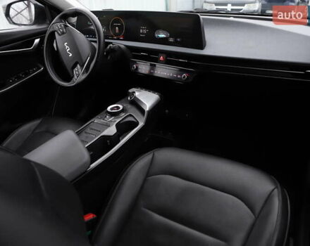 Сірий Кіа EV6, об'ємом двигуна 0 л та пробігом 310 тис. км за 16899 $, фото 29 на Automoto.ua