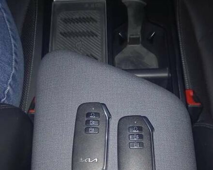 Серый Киа EV6, объемом двигателя 0 л и пробегом 14 тыс. км за 35000 $, фото 26 на Automoto.ua