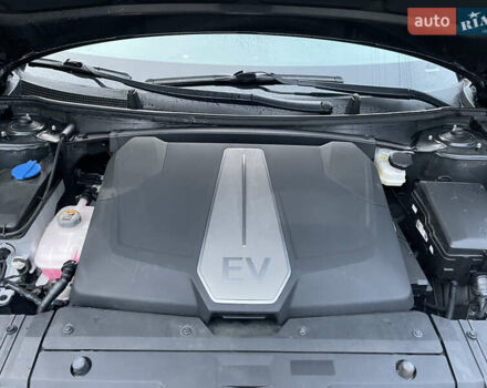 Серый Киа EV6, объемом двигателя 0 л и пробегом 68 тыс. км за 26500 $, фото 32 на Automoto.ua