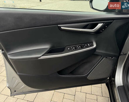 Сірий Кіа EV6, об'ємом двигуна 0 л та пробігом 98 тис. км за 23500 $, фото 18 на Automoto.ua