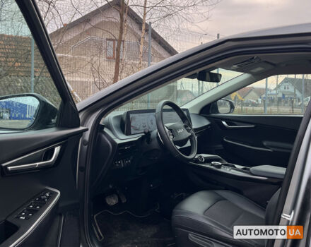 Серый Киа EV6, объемом двигателя 58 л и пробегом 45 тыс. км за 26000 $, фото 6 на Automoto.ua