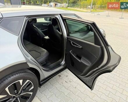 Сірий Кіа EV6, об'ємом двигуна 0 л та пробігом 9 тис. км за 27999 $, фото 49 на Automoto.ua