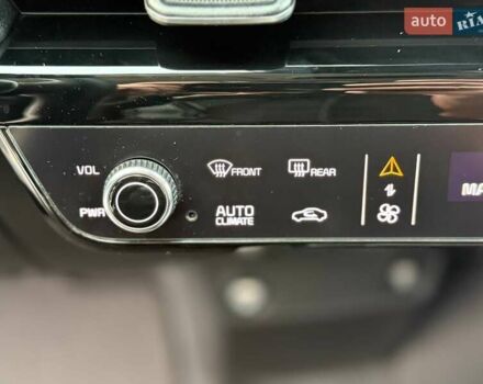 Сірий Кіа EV6, об'ємом двигуна 0 л та пробігом 9 тис. км за 27999 $, фото 128 на Automoto.ua