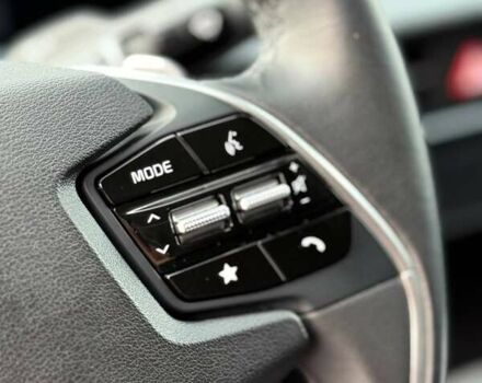 Сірий Кіа EV6, об'ємом двигуна 0 л та пробігом 9 тис. км за 27999 $, фото 125 на Automoto.ua