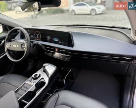 Серый Киа EV6, объемом двигателя 0 л и пробегом 10 тыс. км за 28500 $, фото 19 на Automoto.ua