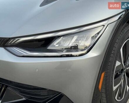 Сірий Кіа EV6, об'ємом двигуна 0 л та пробігом 9 тис. км за 27999 $, фото 94 на Automoto.ua