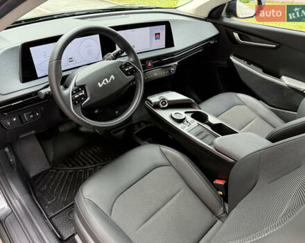 Серый Киа EV6, объемом двигателя 0 л и пробегом 9 тыс. км за 28500 $, фото 8 на Automoto.ua