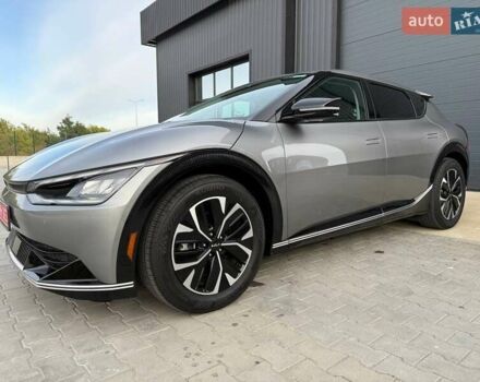 Сірий Кіа EV6, об'ємом двигуна 0 л та пробігом 9 тис. км за 27999 $, фото 98 на Automoto.ua