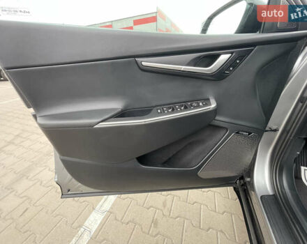 Серый Киа EV6, объемом двигателя 0 л и пробегом 17 тыс. км за 28500 $, фото 7 на Automoto.ua