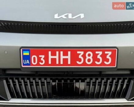 Сірий Кіа EV6, об'ємом двигуна 0 л та пробігом 9 тис. км за 27999 $, фото 93 на Automoto.ua