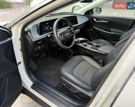 Серый Киа EV6, объемом двигателя 0 л и пробегом 10 тыс. км за 28500 $, фото 24 на Automoto.ua