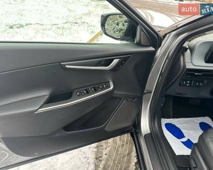Серый Киа EV6, объемом двигателя 0 л и пробегом 38 тыс. км за 27499 $, фото 25 на Automoto.ua