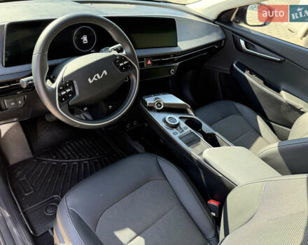 Серый Киа EV6, объемом двигателя 0 л и пробегом 9 тыс. км за 28500 $, фото 41 на Automoto.ua