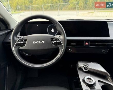 Сірий Кіа EV6, об'ємом двигуна 0 л та пробігом 9 тис. км за 27999 $, фото 114 на Automoto.ua