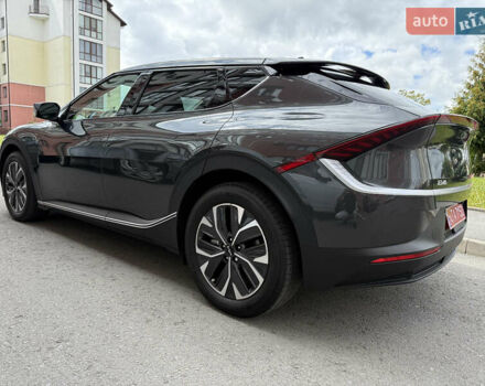 Серый Киа EV6, объемом двигателя 0 л и пробегом 9 тыс. км за 28500 $, фото 4 на Automoto.ua