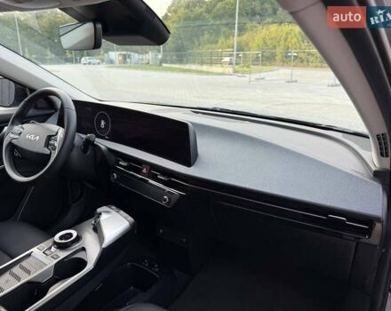 Сірий Кіа EV6, об'ємом двигуна 0 л та пробігом 9 тис. км за 27999 $, фото 60 на Automoto.ua