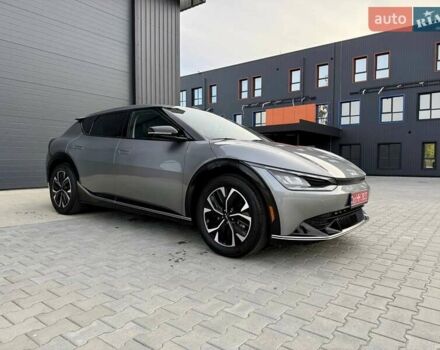 Сірий Кіа EV6, об'ємом двигуна 0 л та пробігом 9 тис. км за 27999 $, фото 5 на Automoto.ua