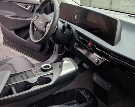 Серый Киа EV6, объемом двигателя 0 л и пробегом 2 тыс. км за 29000 $, фото 31 на Automoto.ua