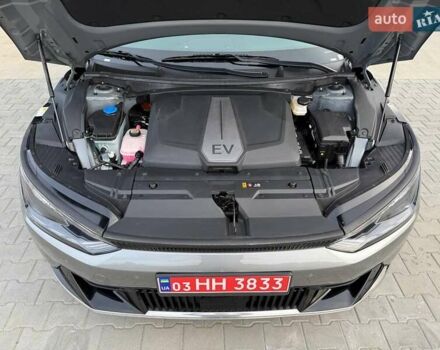 Сірий Кіа EV6, об'ємом двигуна 0 л та пробігом 9 тис. км за 27999 $, фото 132 на Automoto.ua