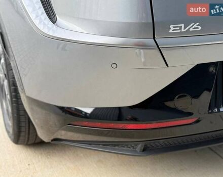 Сірий Кіа EV6, об'ємом двигуна 0 л та пробігом 9 тис. км за 27999 $, фото 70 на Automoto.ua