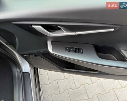 Сірий Кіа EV6, об'ємом двигуна 0 л та пробігом 9 тис. км за 27999 $, фото 51 на Automoto.ua
