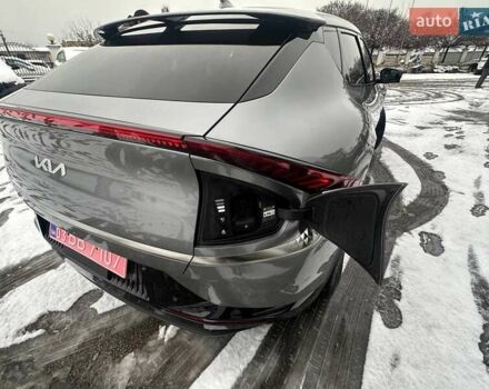 Серый Киа EV6, объемом двигателя 0 л и пробегом 38 тыс. км за 27499 $, фото 91 на Automoto.ua