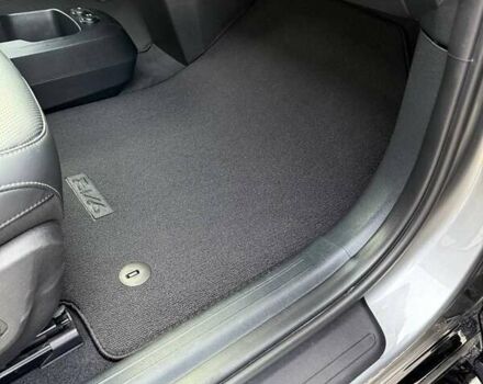 Сірий Кіа EV6, об'ємом двигуна 0 л та пробігом 9 тис. км за 27999 $, фото 101 на Automoto.ua