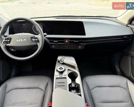 Сірий Кіа EV6, об'ємом двигуна 0 л та пробігом 9 тис. км за 27999 $, фото 40 на Automoto.ua