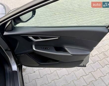 Сірий Кіа EV6, об'ємом двигуна 0 л та пробігом 9 тис. км за 27999 $, фото 43 на Automoto.ua