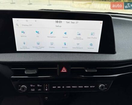 Сірий Кіа EV6, об'ємом двигуна 0 л та пробігом 9 тис. км за 27999 $, фото 127 на Automoto.ua